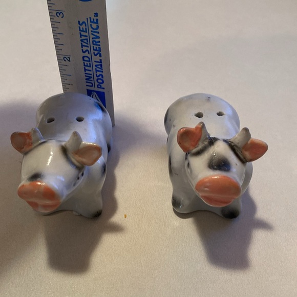 Vintage Cow Salt and Pepper Set - add to your collection!! - Picture 3 of 6